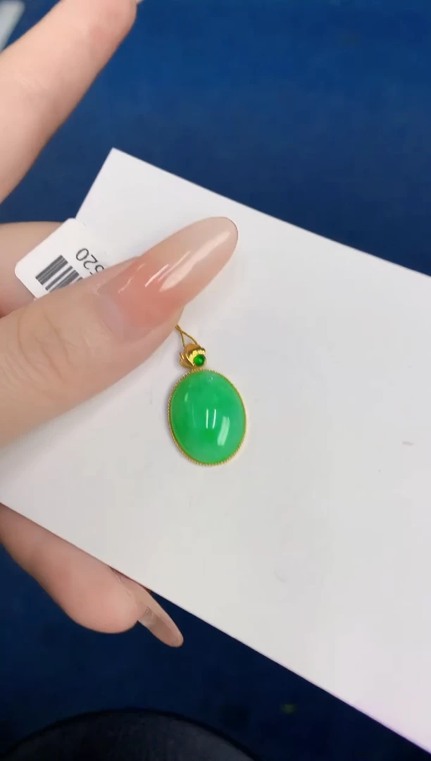 颈饰18K金镶嵌翡翠缅甸天然翡翠A货