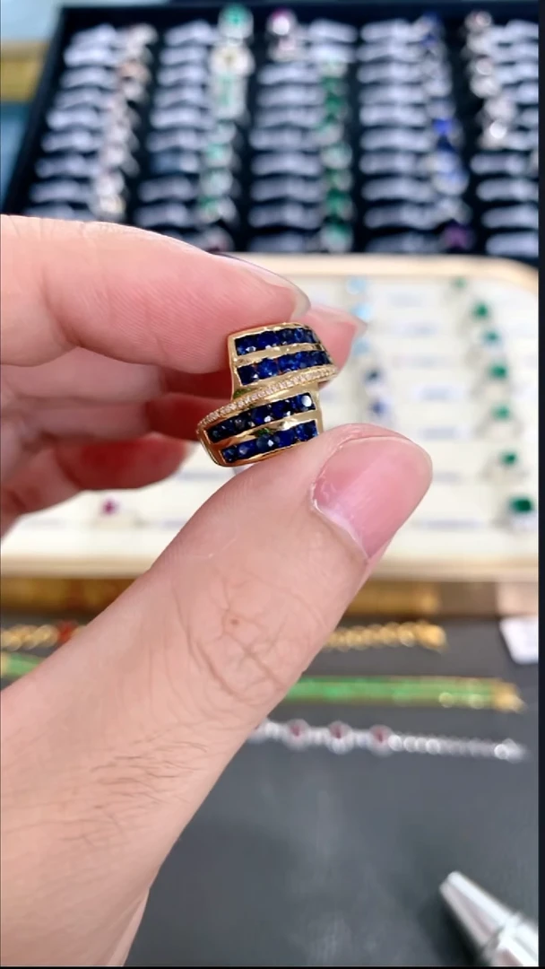 戒指蓝宝石18K金镶嵌·