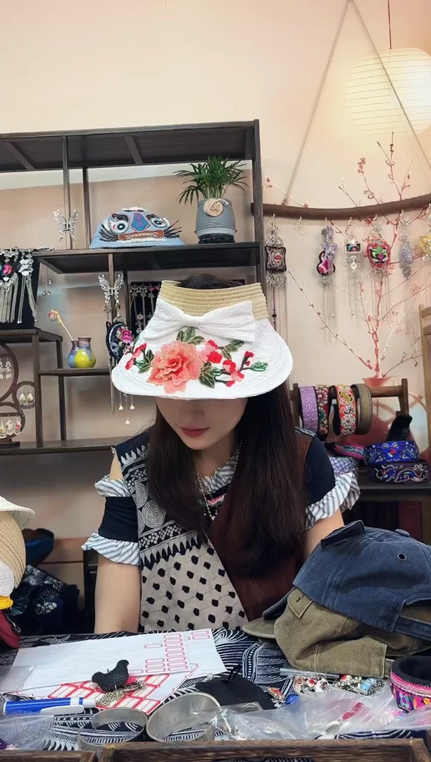 织绣民族风非遗老绣饰品584