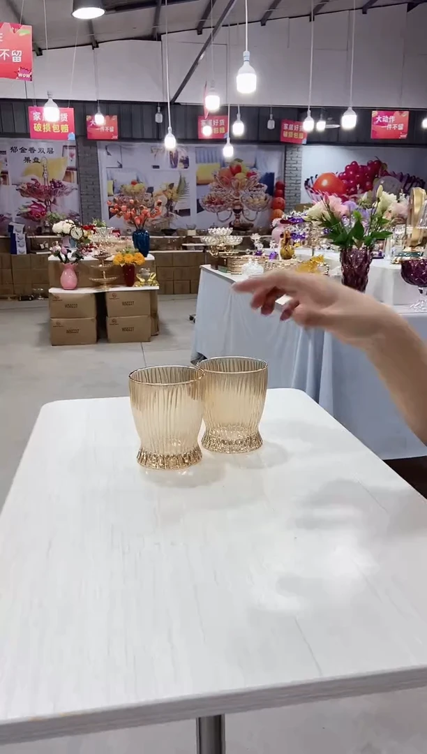 金色竖纹洋酒杯两个