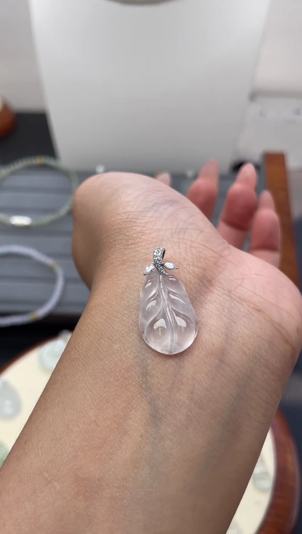 颈饰18K金镶嵌翡翠黏****麻（49号链接）纯天然A货缅甸翡翠