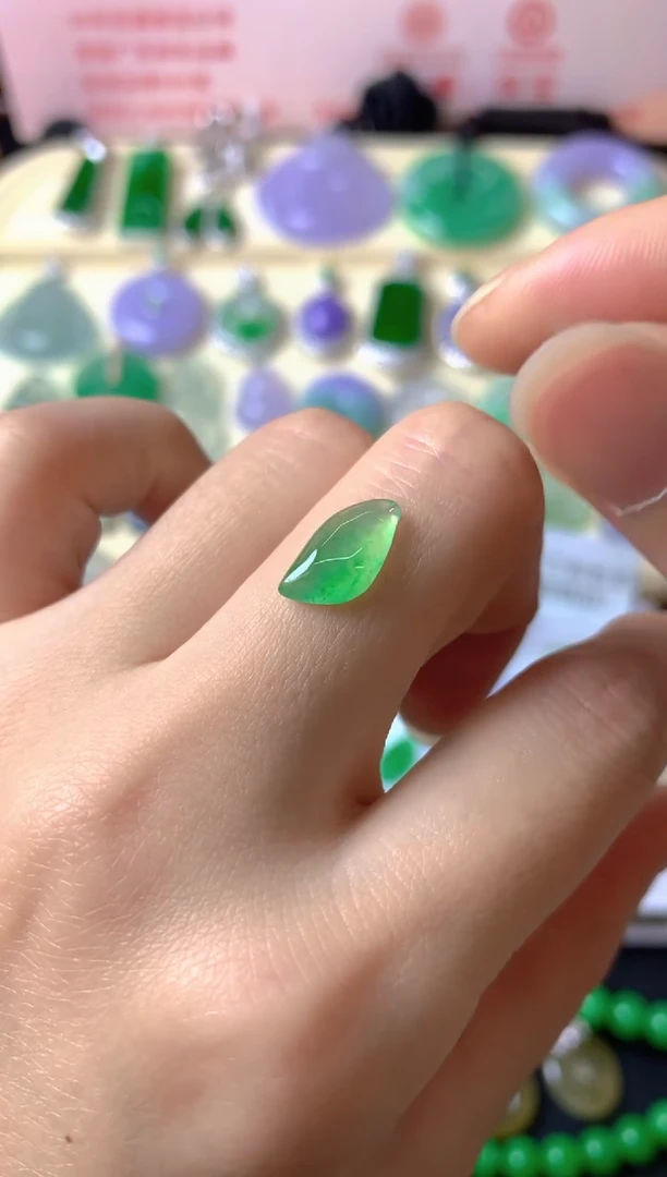 未镶嵌定制翡翠人***陶裸玉（客户意向镶嵌）