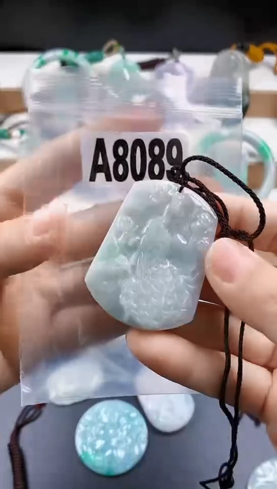 颈饰未镶嵌翡翠天然翡翠吊坠挂件