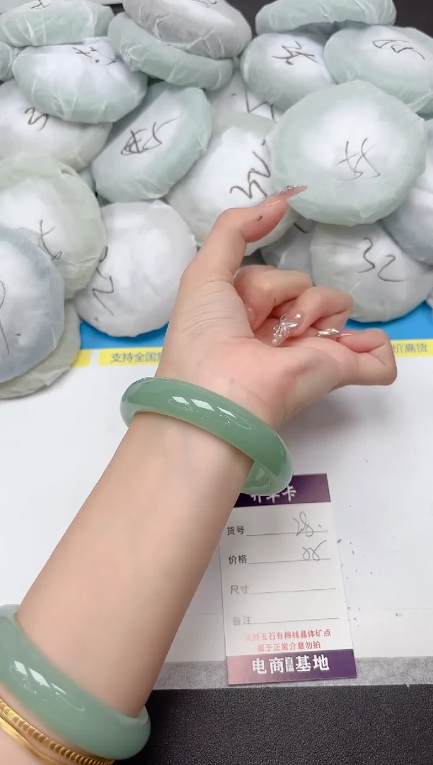 未镶嵌手镯石英质玉28-58.3