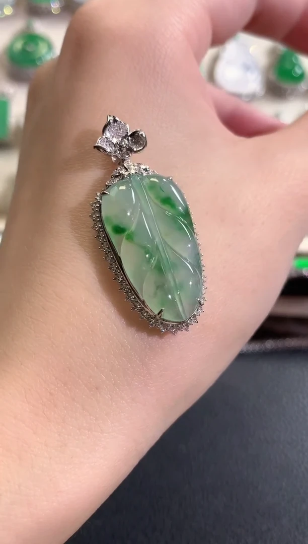 吊坠(不含链)18K金镶嵌翡翠冬日珠宝Q70