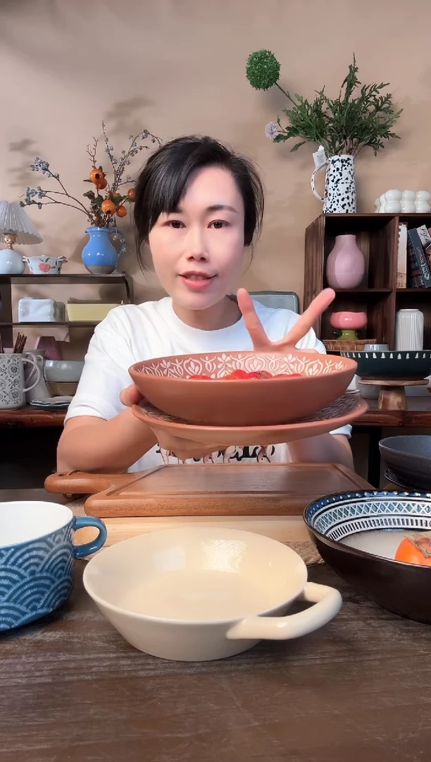 8英寸浮雕砖红碗盘微瑕