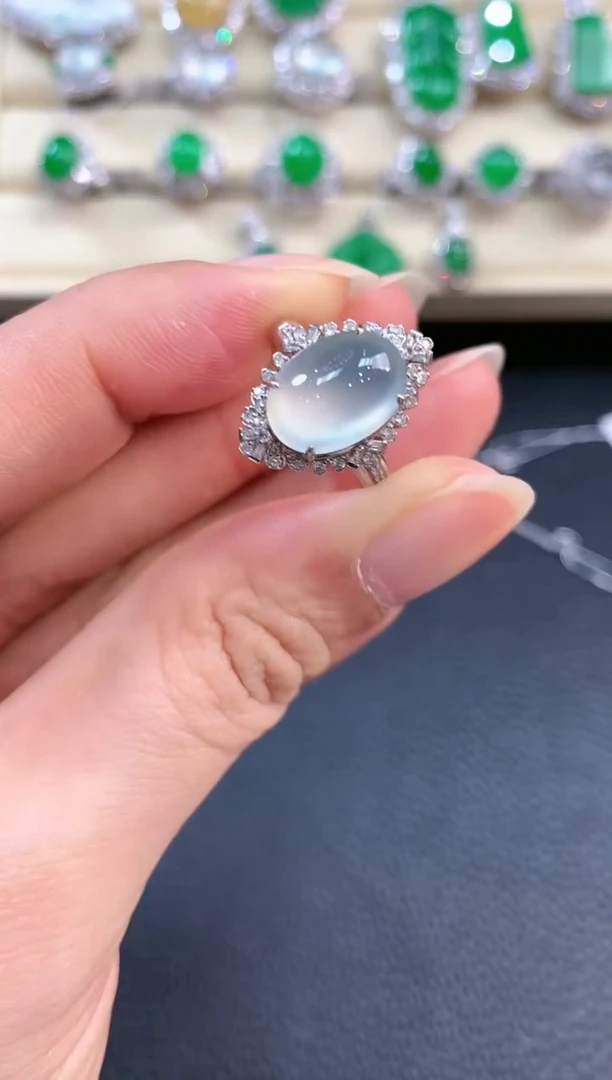 【闪购商品】翡翠戒指18K金镶嵌b83