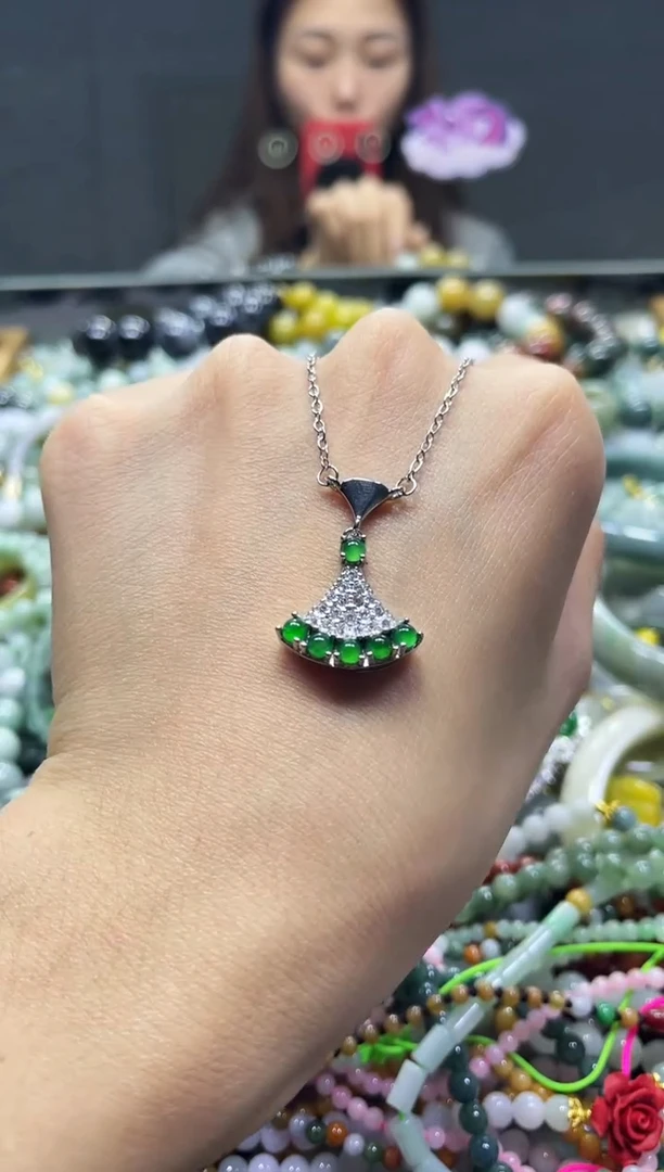 颈饰未镶嵌翡翠/V/翡翠A货，一件也是批发价