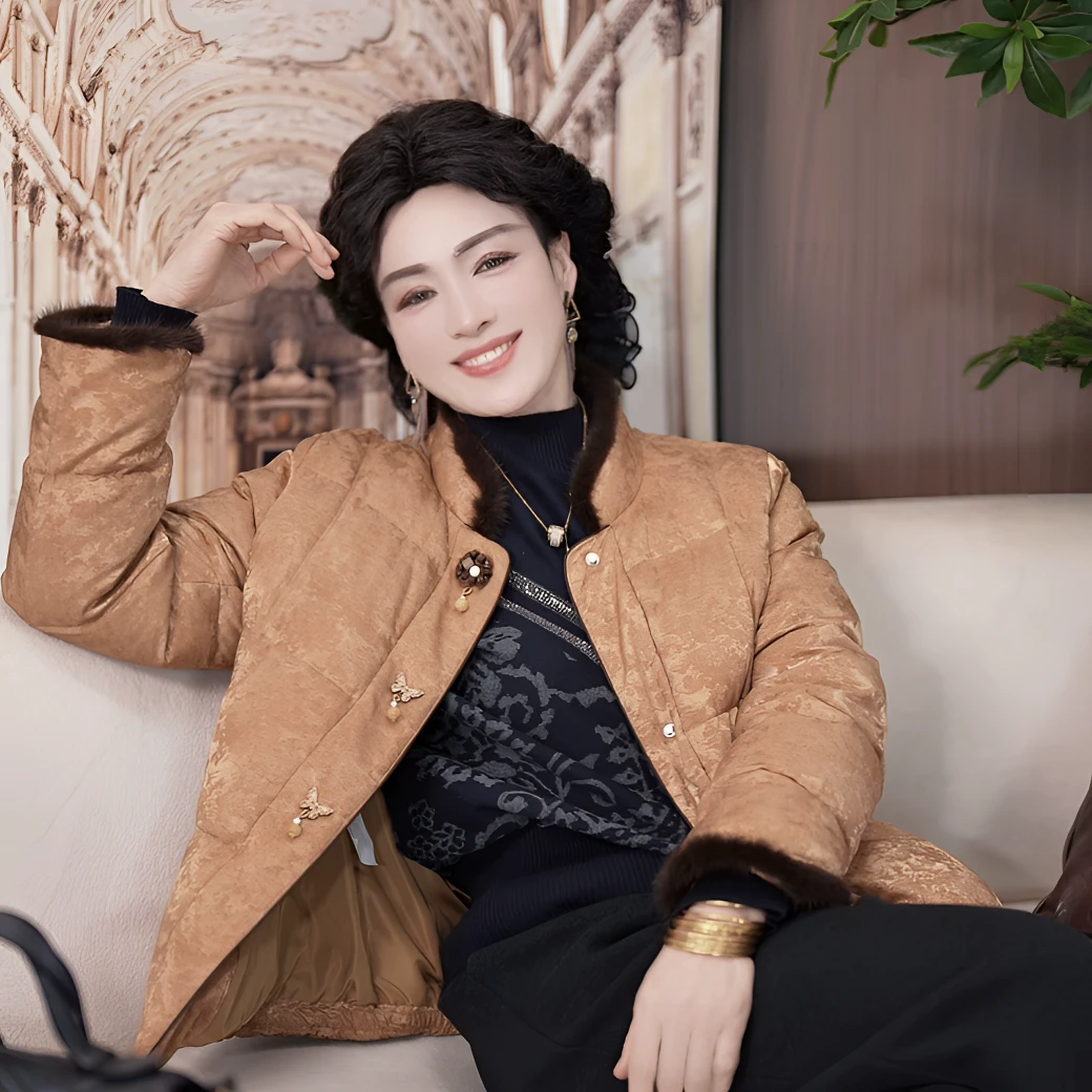 2025新款妈妈装气质冬装90白鸭绒羽绒服年货中年女装保暖冬季外套