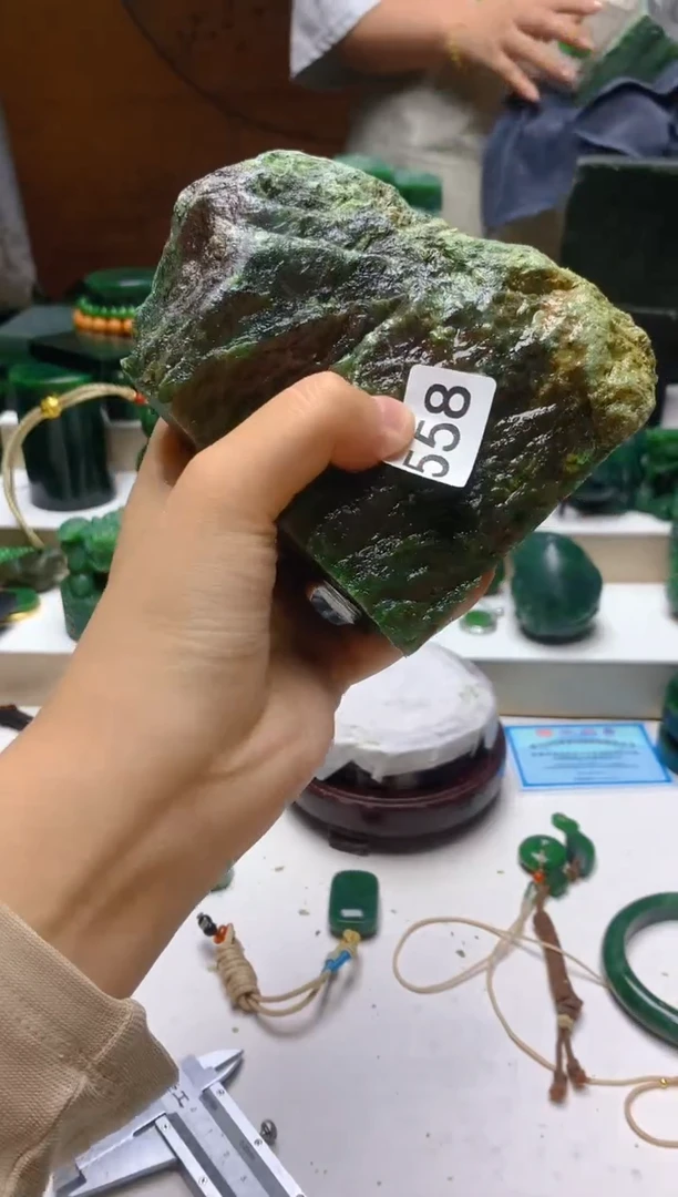 未镶嵌和田玉（碧玉）珠宝半成品0