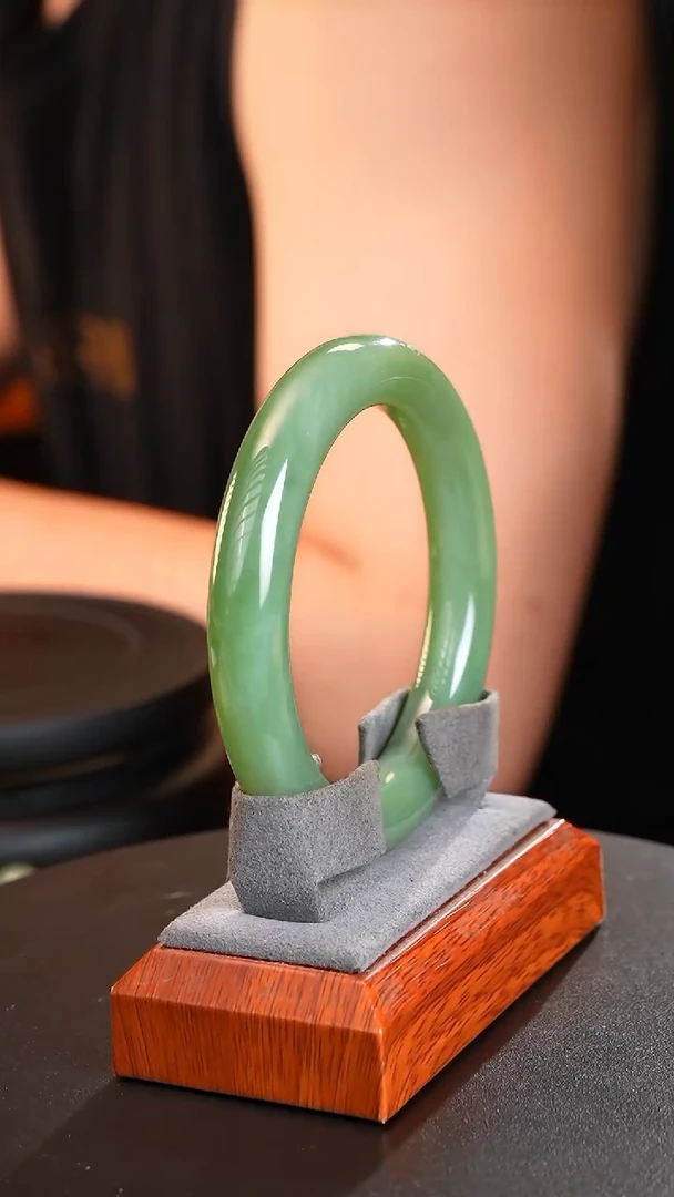 颈饰未镶嵌和田玉圈口51到62都有