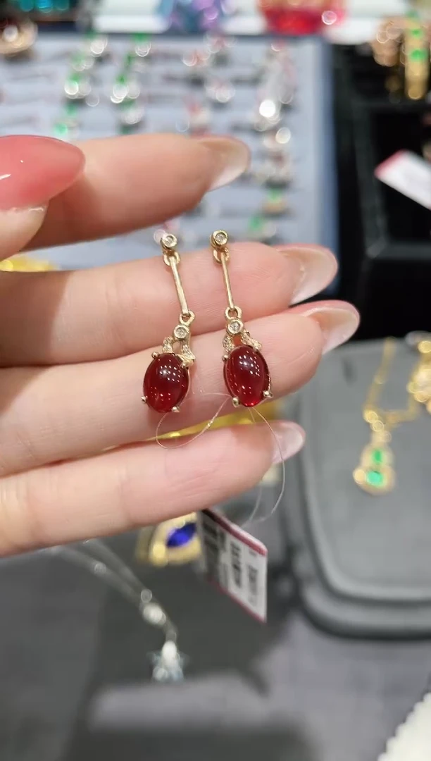 石榴石耳饰18K金镶嵌耳饰