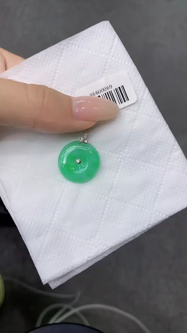 翡翠18K金镶嵌颈饰111111111111