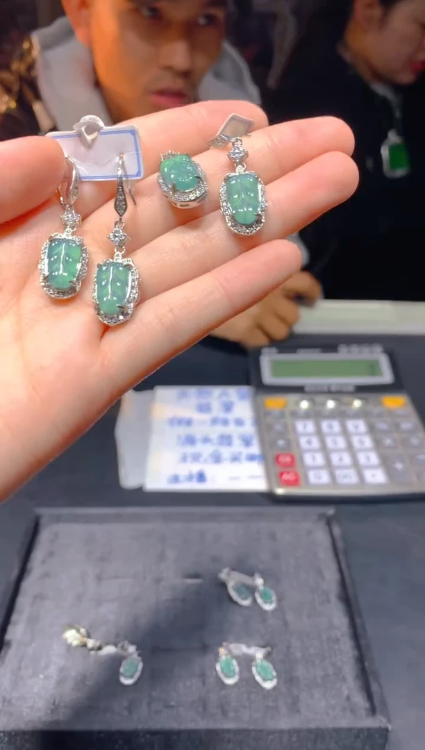 【闪购商品】定制翡翠未镶嵌8多样性发货(发其一）
