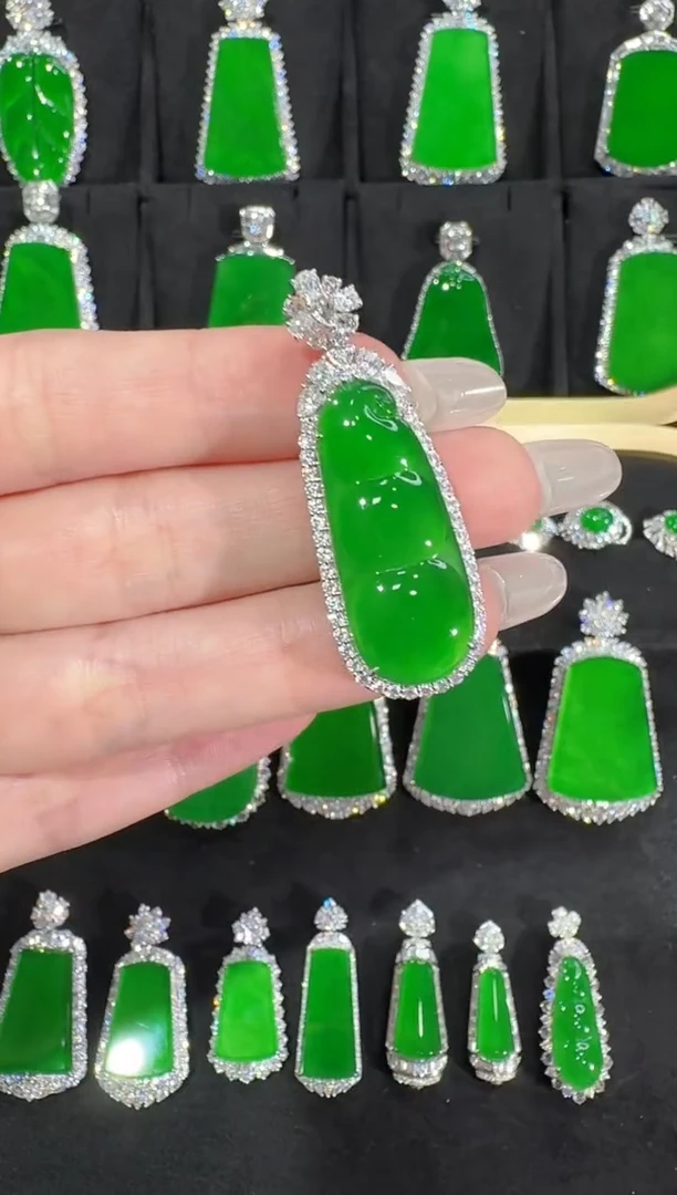 颈饰18K金镶嵌翡翠豆子天然A货翡翠72h鉴赏期