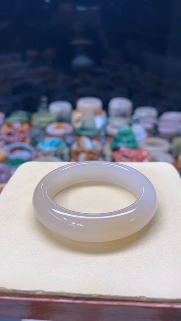 【闪购商品】石英质玉手镯未镶嵌247