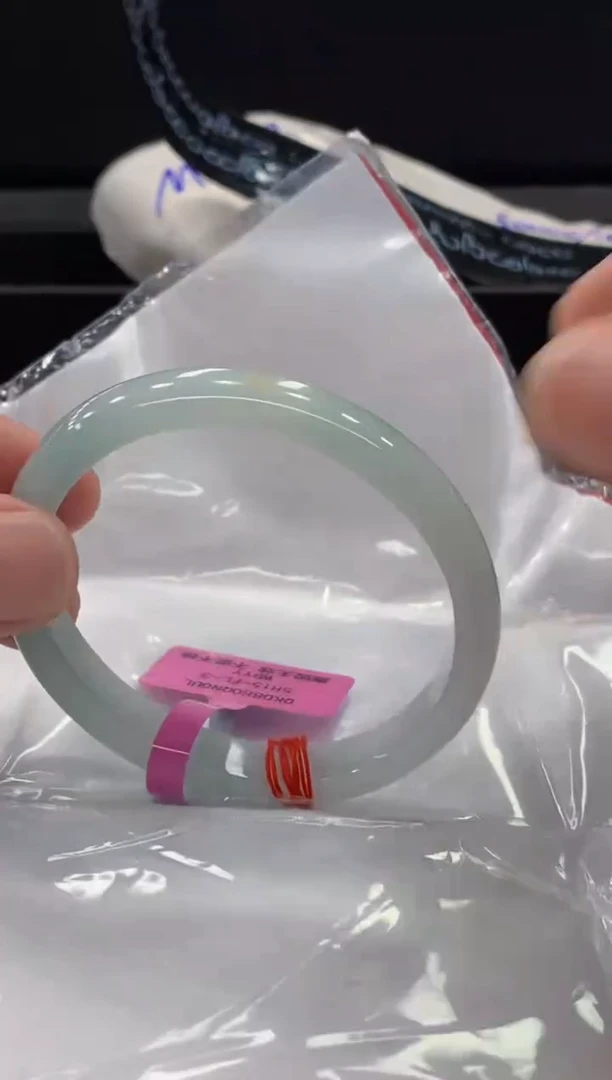 翡翠手镯（贵妃镯）未镶嵌手镯