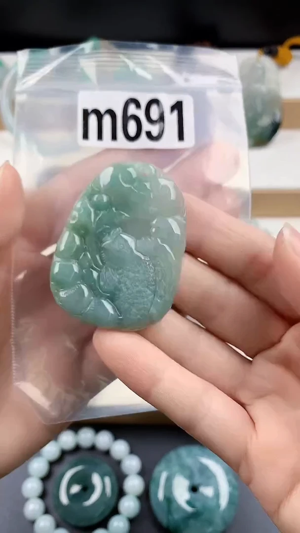 颈饰未镶嵌翡翠天然翡翠吊坠挂件