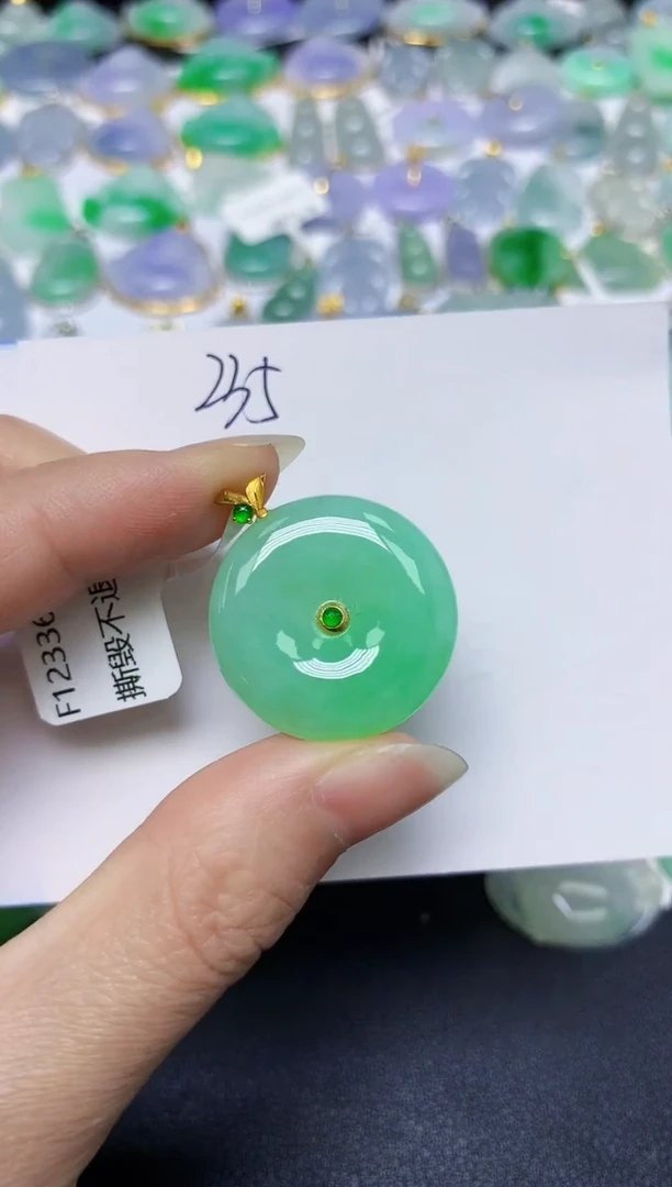 翡翠18K金镶嵌颈饰天然缅甸翡翠A货
