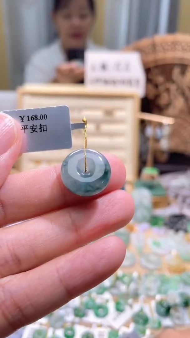 颈饰未镶嵌翡翠平安扣