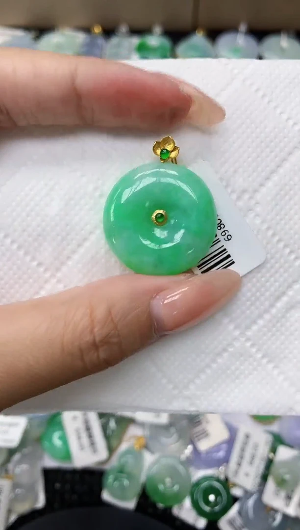 颈饰18K金镶嵌翡翠11111111111