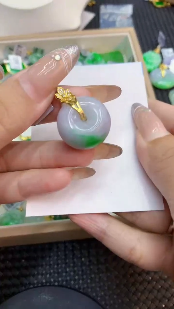 颈饰未镶嵌翡翠1