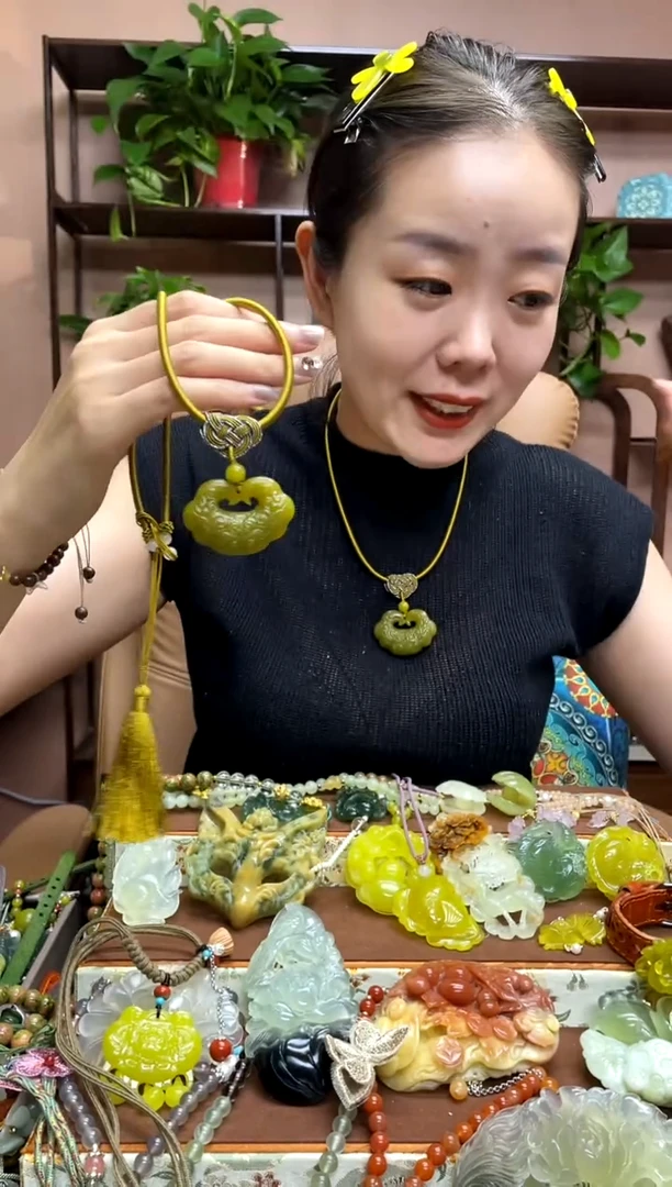 未镶嵌岫玉吊坠多样性发货发其中之一