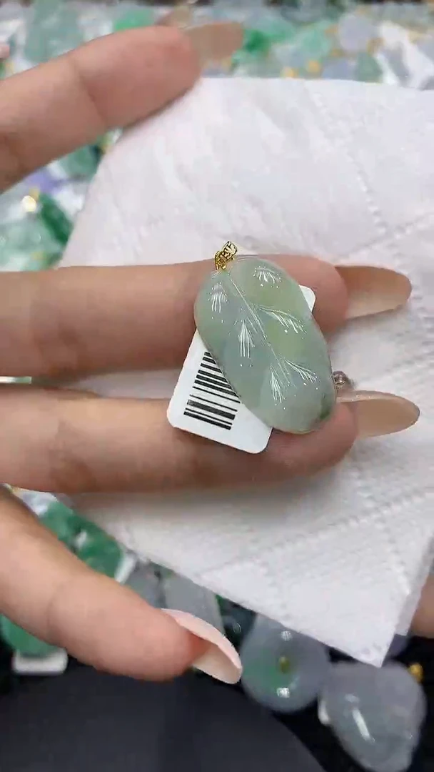 颈饰18K金镶嵌翡翠111111111111