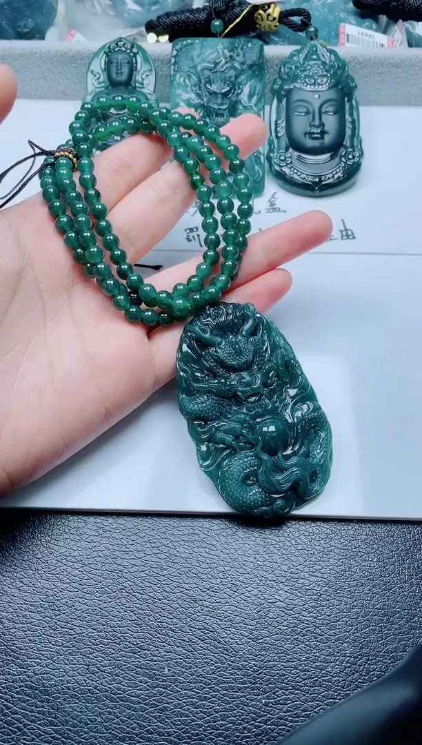 颈饰未镶嵌翡翠      一套