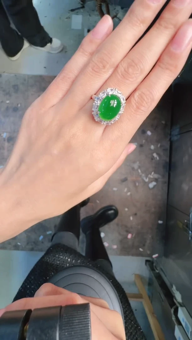 未镶嵌定制翡翠A货有轻微色差属于正常现象，戒指1