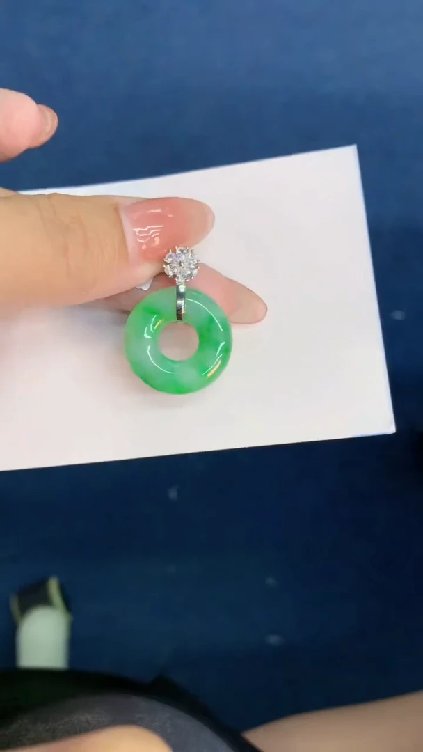 翡翠未镶嵌颈饰           1