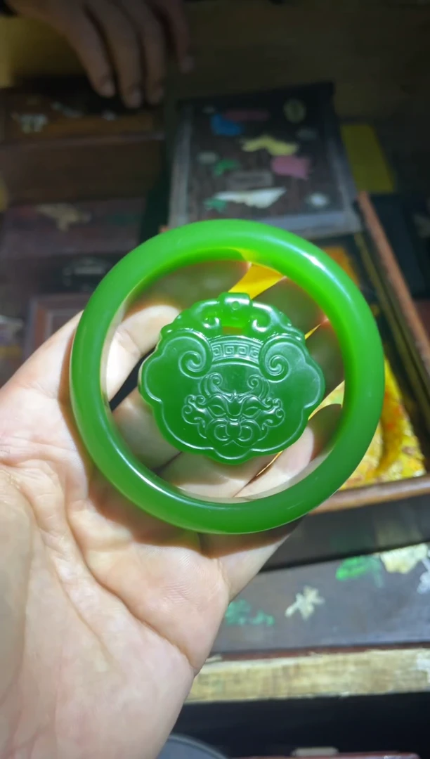天然玉石未镶嵌颈饰 手镯平安锁一套给