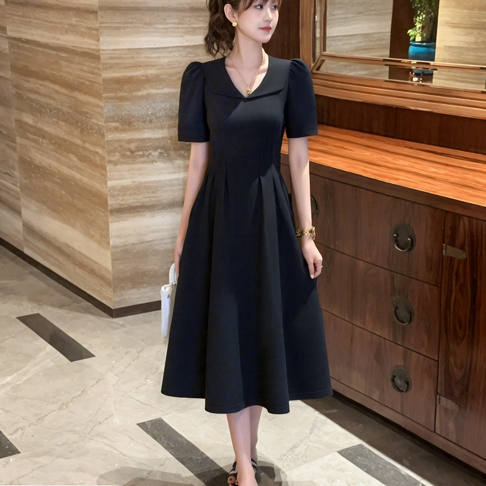 2025夏季新款娃娃领时尚减龄赫本风收腰小黑裙遮肉显瘦A字连衣裙