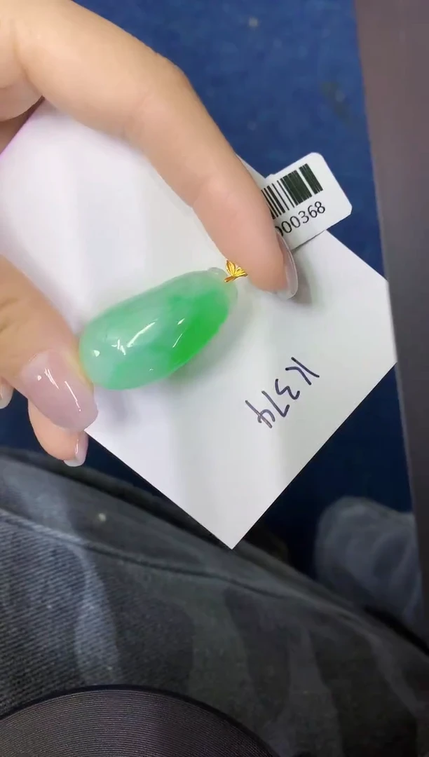 颈饰18K金镶嵌翡翠缅甸天然翡翠A货