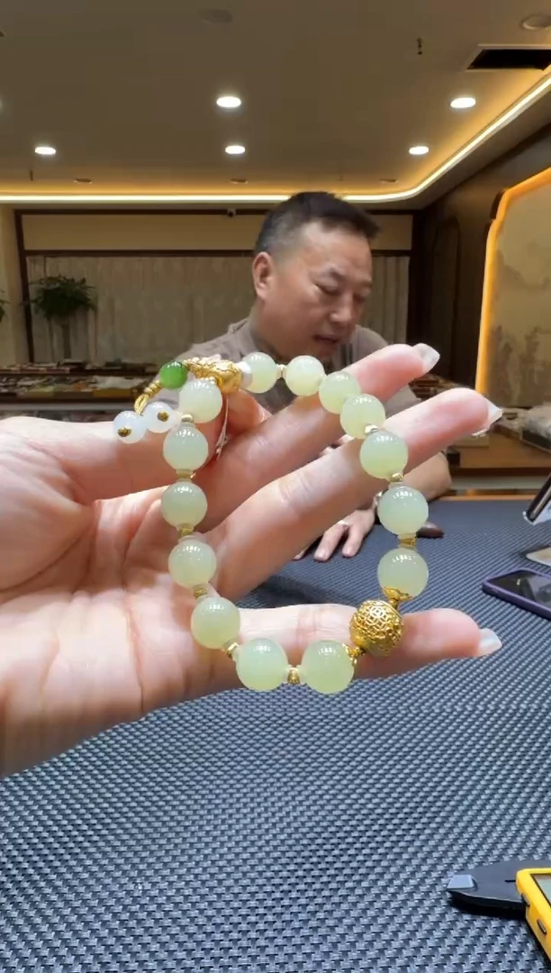 颈饰未镶嵌和田玉手串