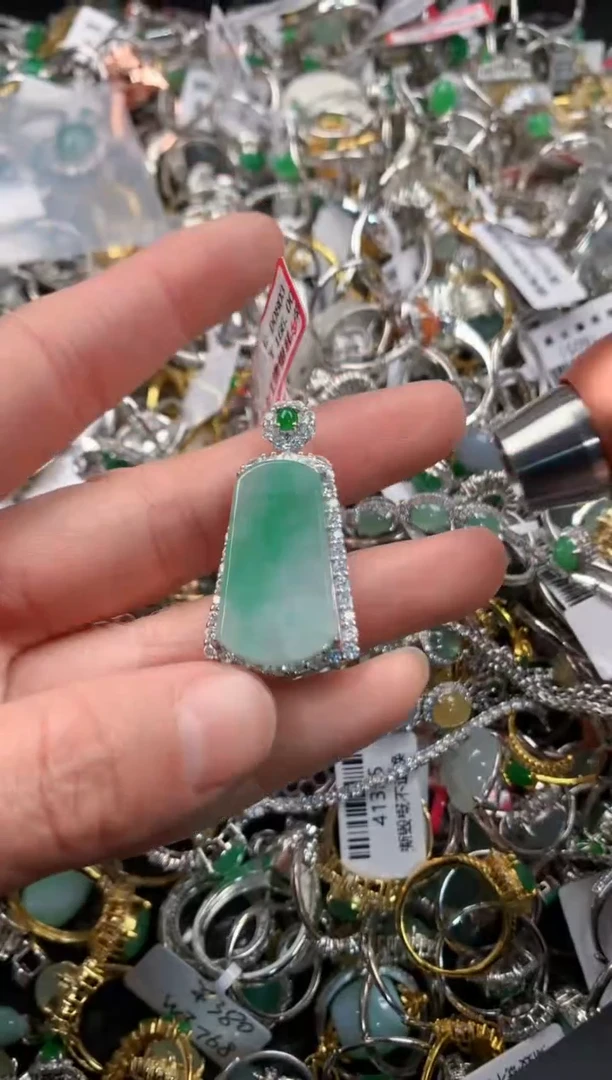 银S925镶嵌戒指翡翠888       8