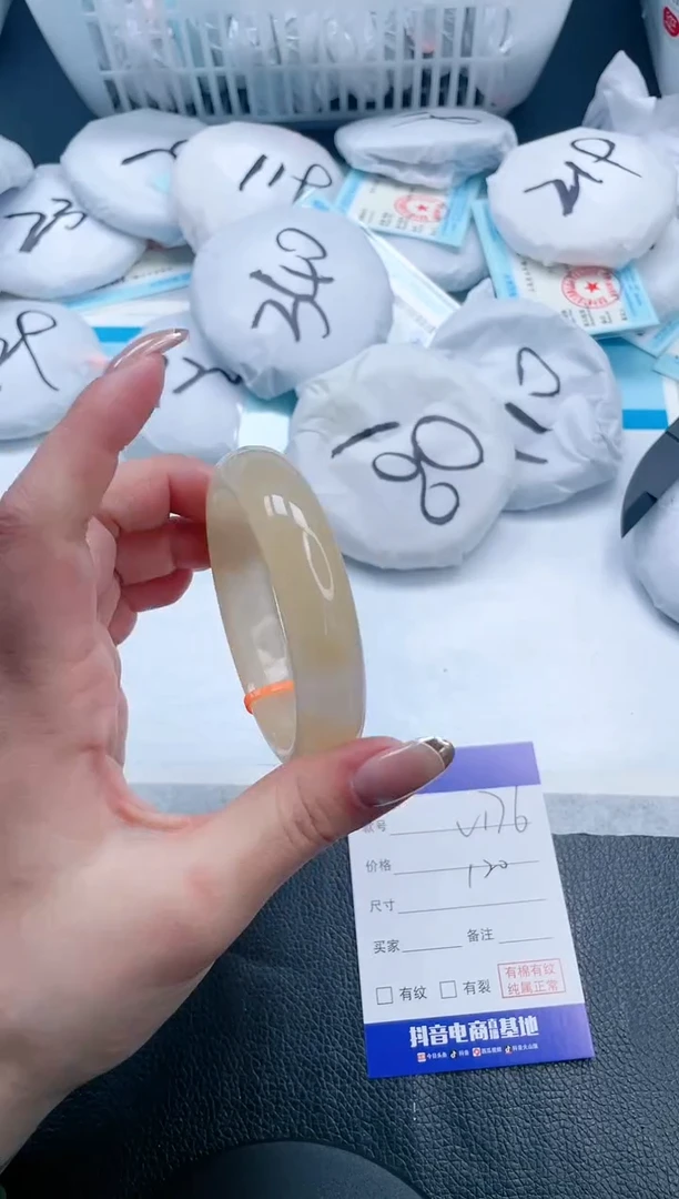 【闪购商品】石英质玉手镯未镶嵌22V176-57