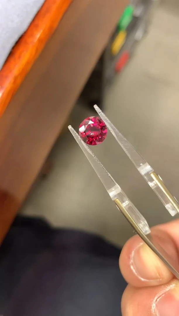 未镶嵌裸石石榴石2.7ct 66