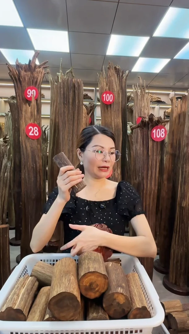 沉香碎屑沉香沉香原料摆件工艺品100元以上带底座