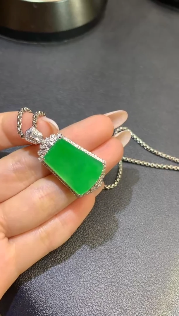 吊坠(不含链)18K金镶嵌翡翠64-无事牌（不含链和扣