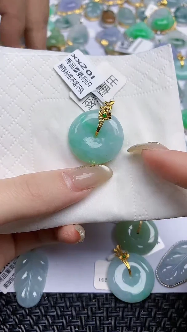 【闪购商品】翡翠颈饰18K金镶嵌天然A货翡翠