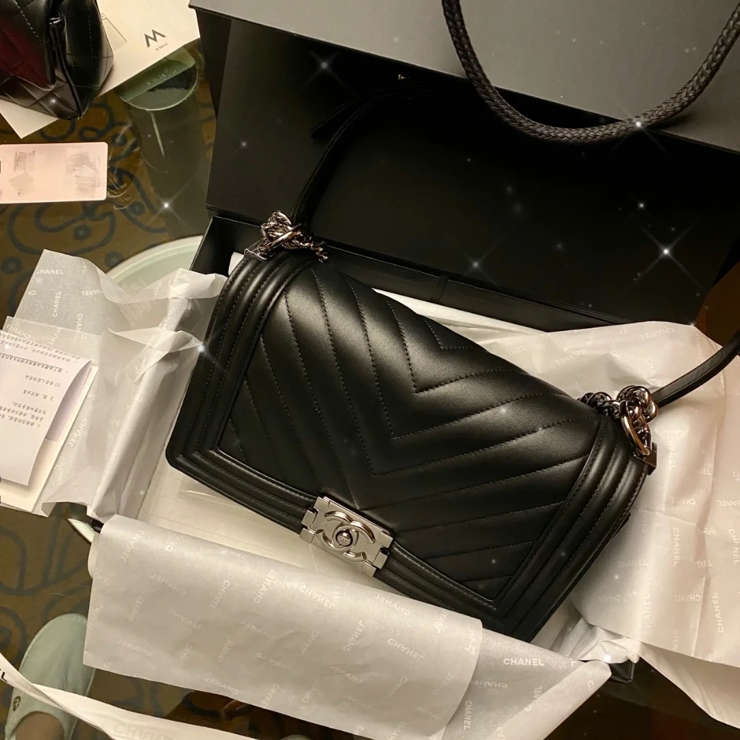 95新 Chanel/香奈儿 尾款 小花黑黑Leboy 中号  22开 金扣 V纹 包