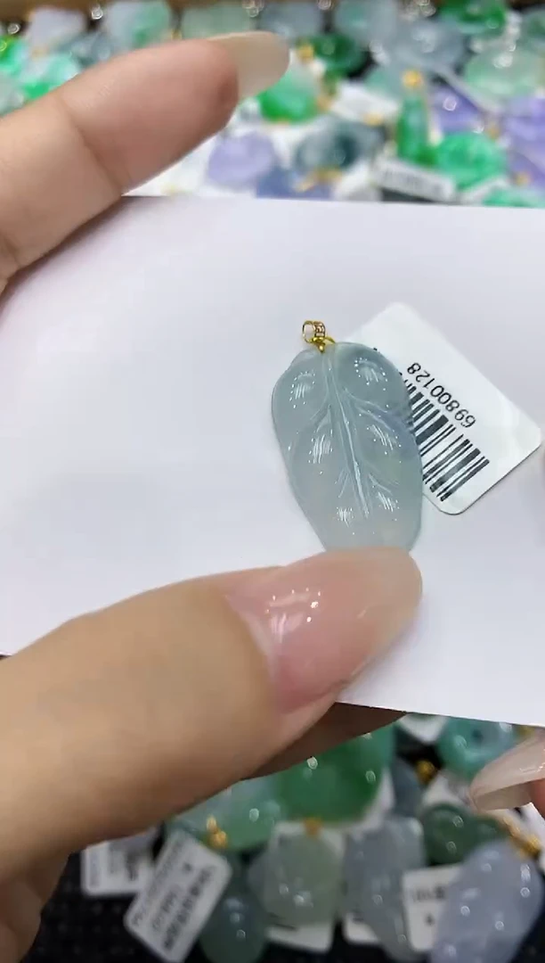 翡翠18K金镶嵌颈饰111111111111