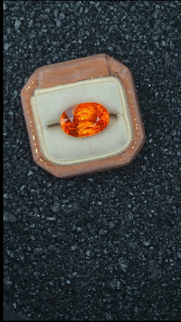 未镶嵌无石榴石13克拉