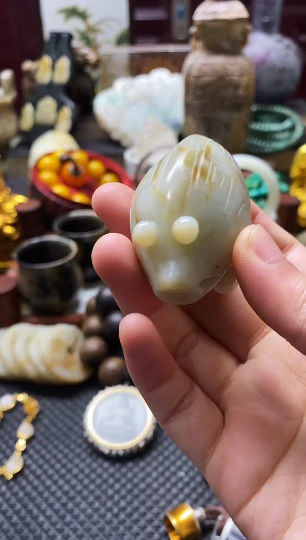 未镶嵌和田玉挂件1个