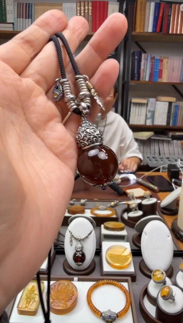 未镶嵌颈饰琥珀葫芦吊坠