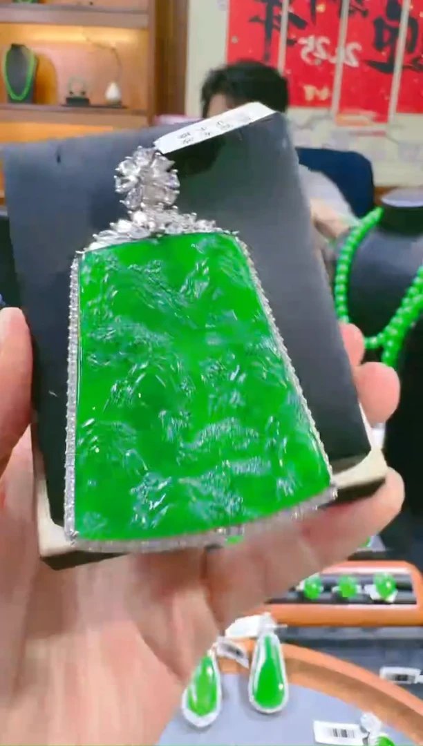 吊坠(赠链)银S925镶嵌翡翠天然A货翡翠