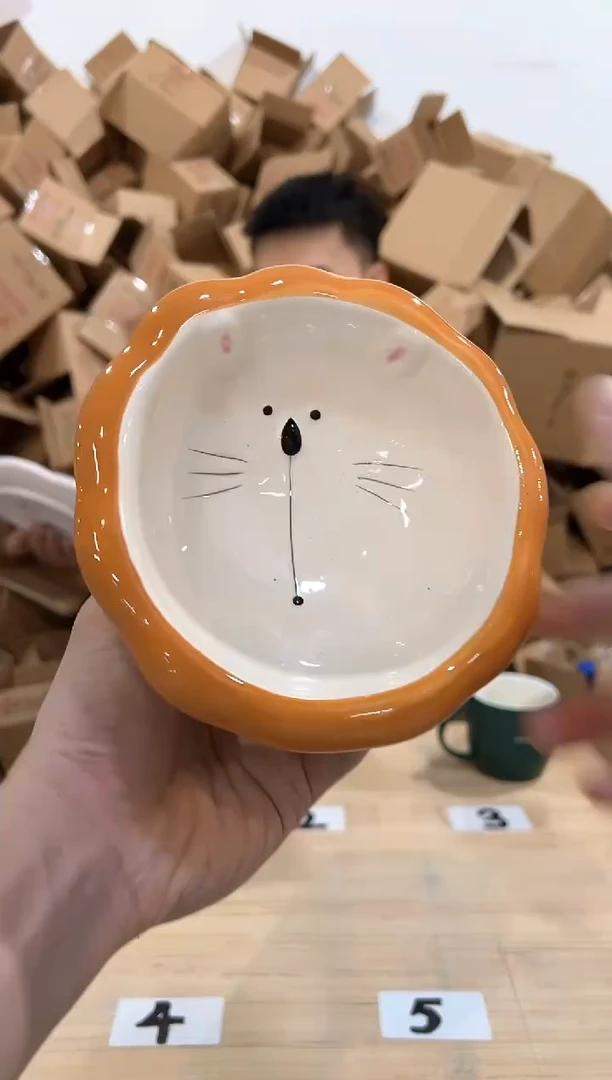 瓷片小号狮子猫碗