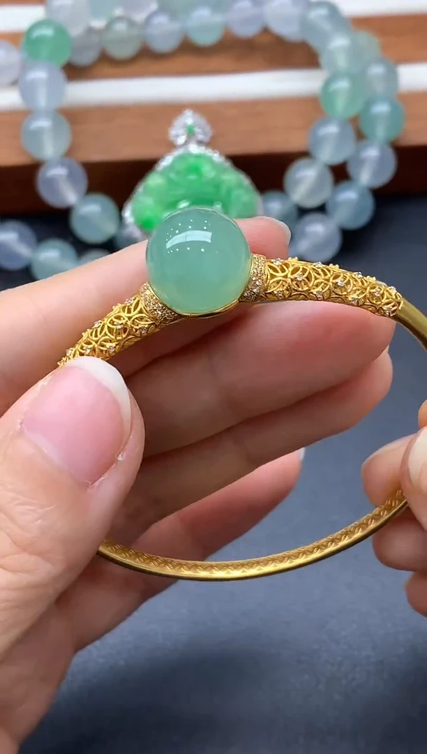 18K金镶嵌手镯翡翠763-中国好珍宝