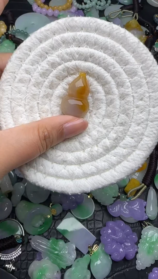 颈饰未镶嵌翡翠缅甸翡翠吊坠